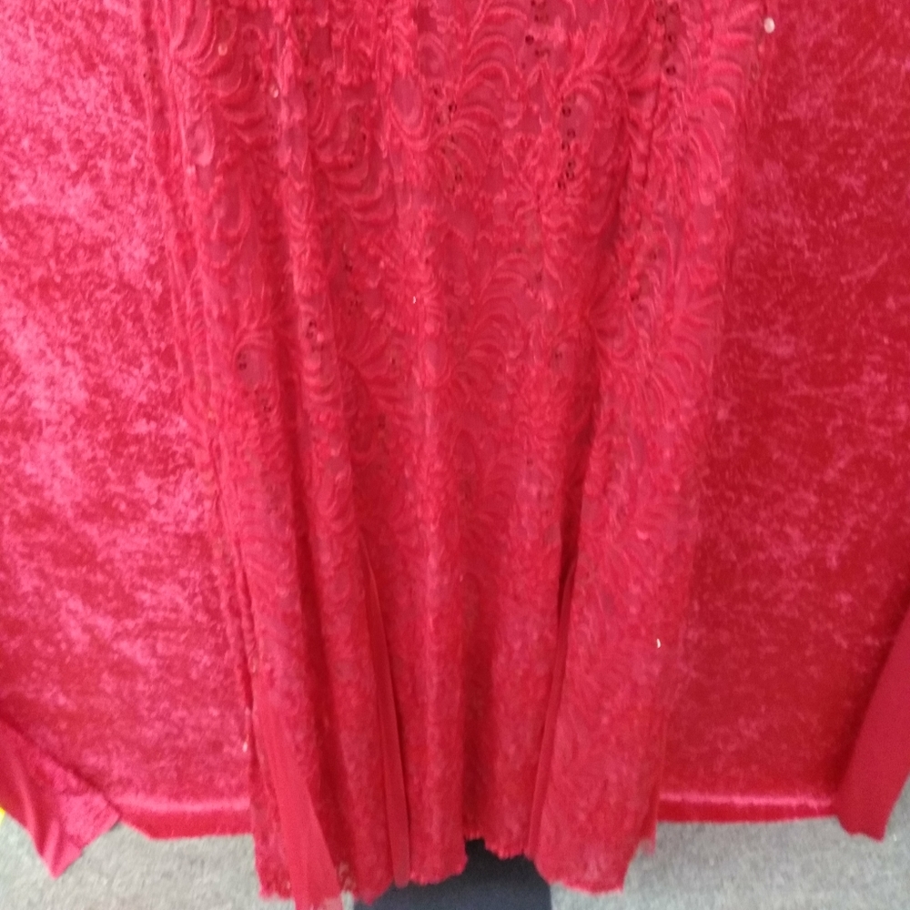 Dresses - Picture 2 of 4